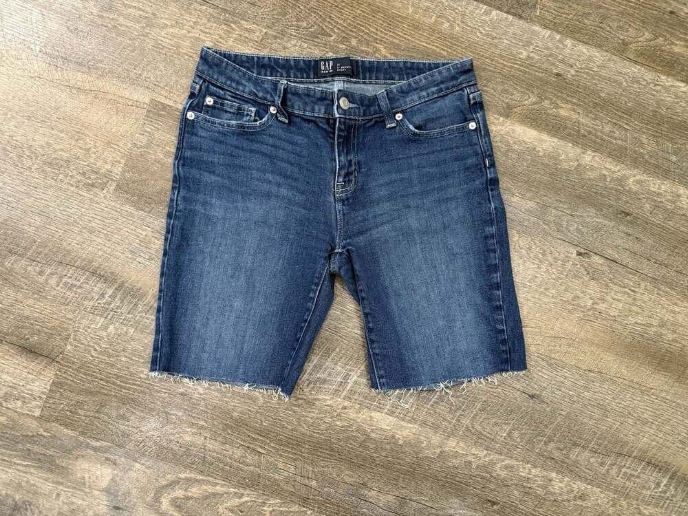 Gap Womans Bermuda Denim Shorts Blue Solid 27 Zip Button Distressed Pockets 9"